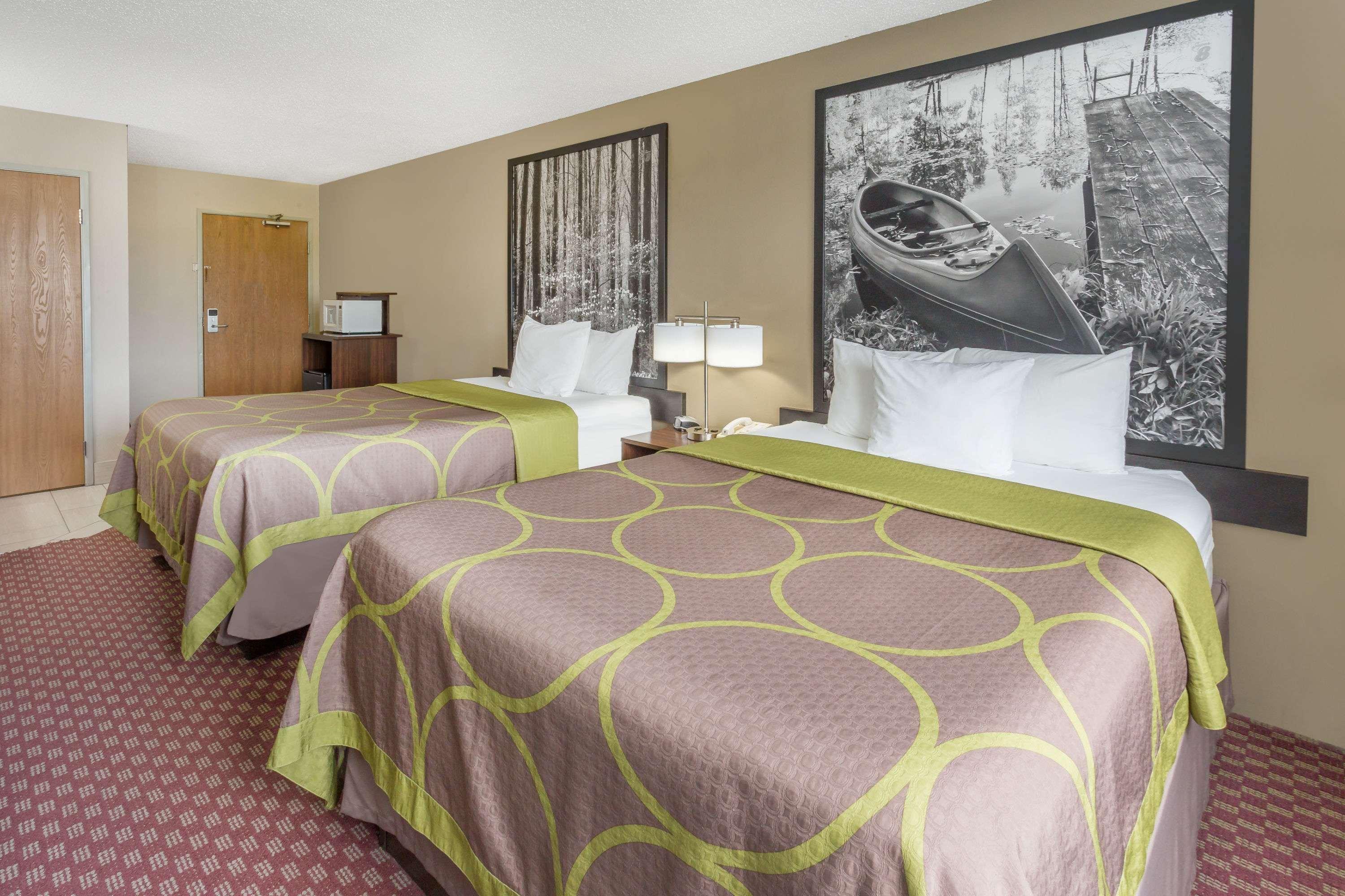 Super 8 By Wyndham Hebron Lowell Area Luaran gambar
