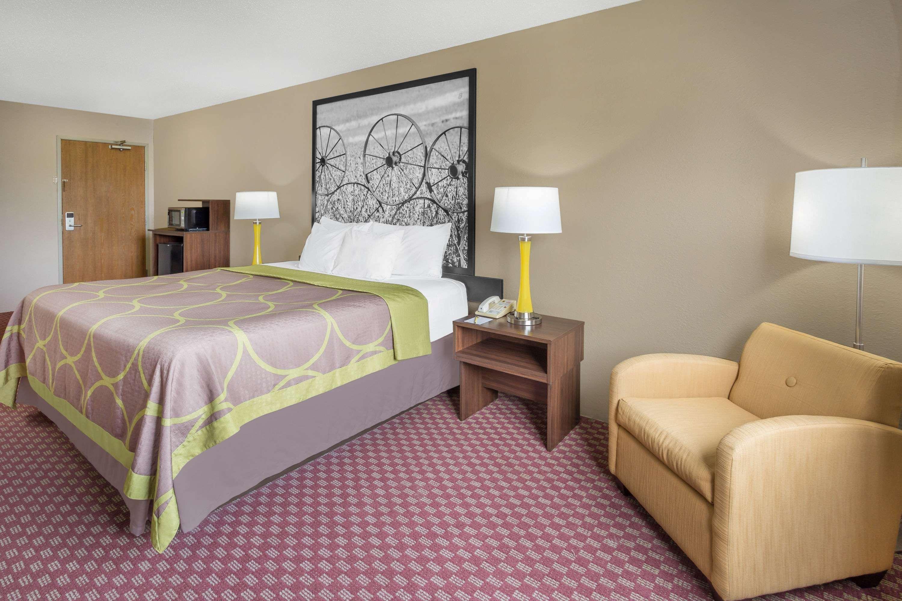 Super 8 By Wyndham Hebron Lowell Area Luaran gambar