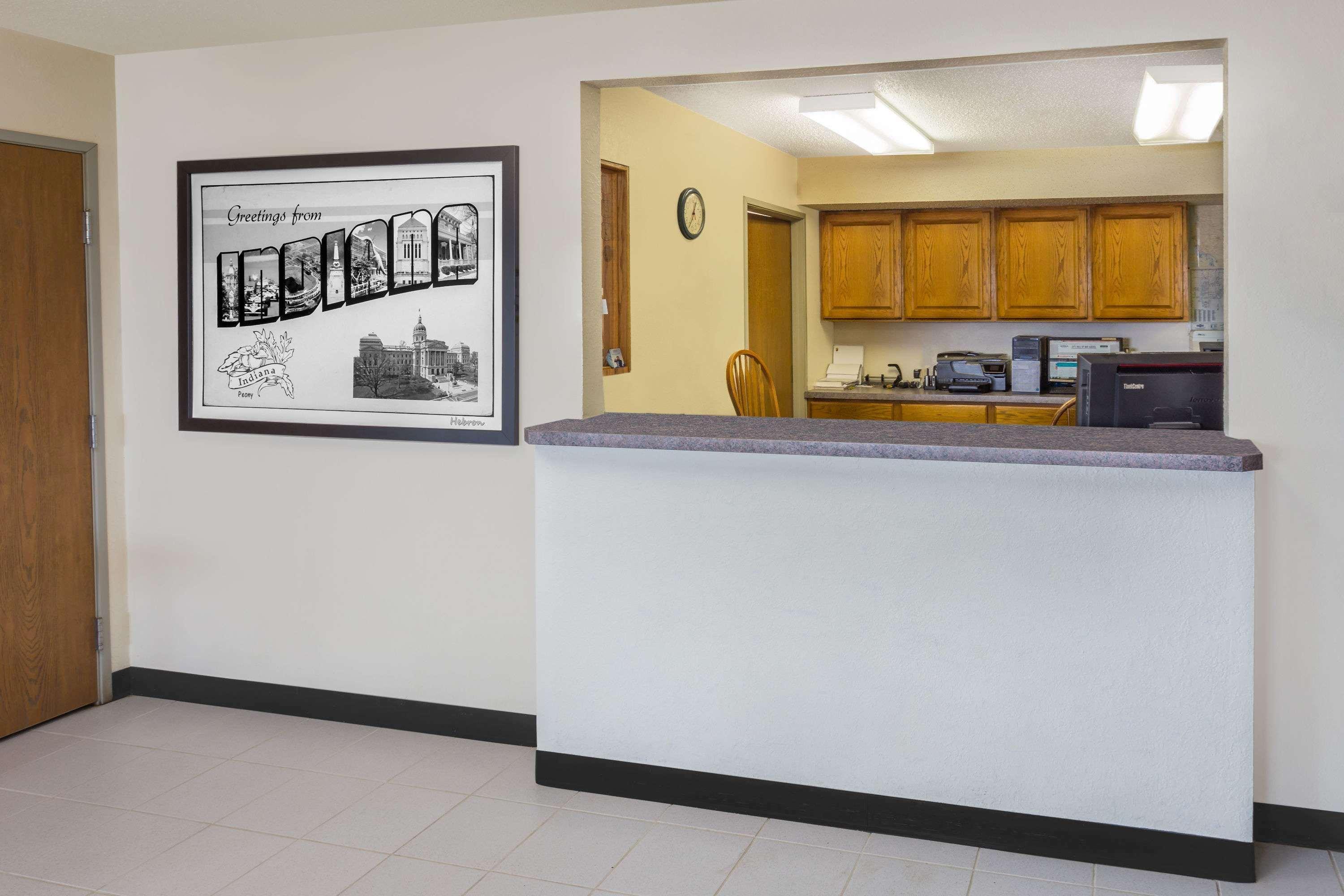 Super 8 By Wyndham Hebron Lowell Area Luaran gambar