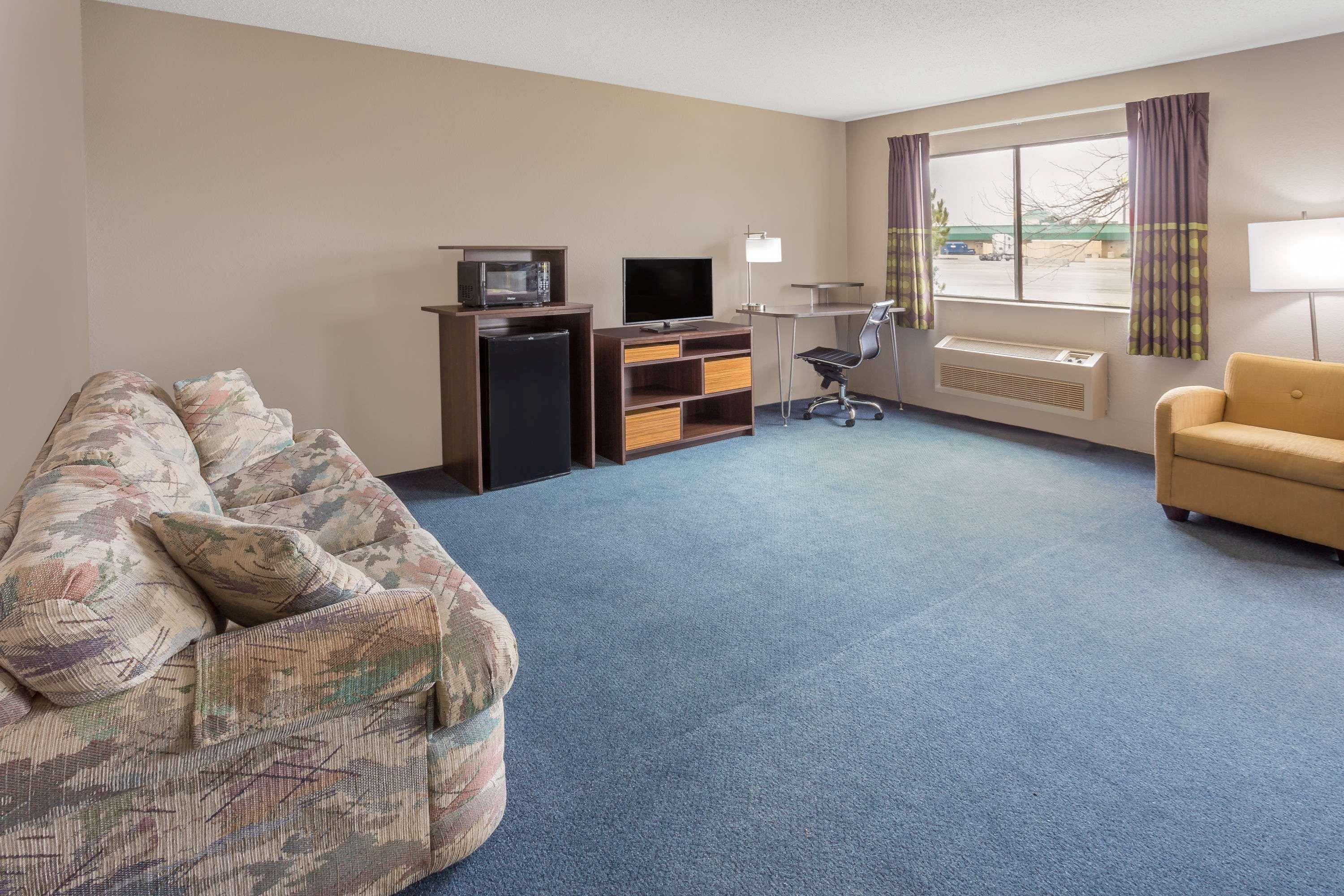 Super 8 By Wyndham Hebron Lowell Area Luaran gambar